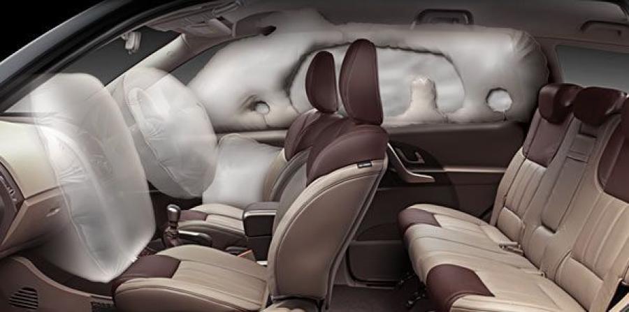 Интерьер Mahindra XUV500 2012 года  (фото 16 из 38)